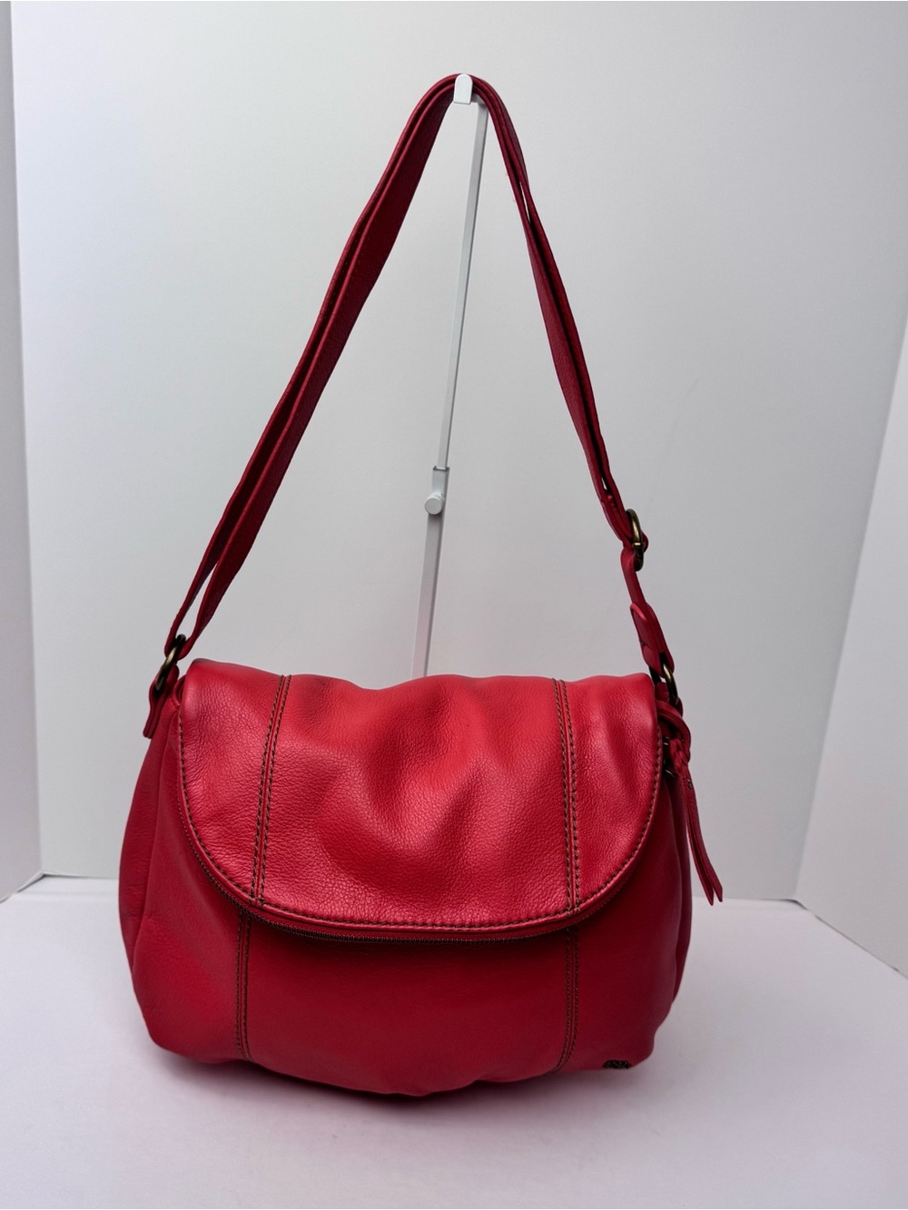 The Sak Leather Shoulder handbag. Clean fabric interior lining. Two compartments